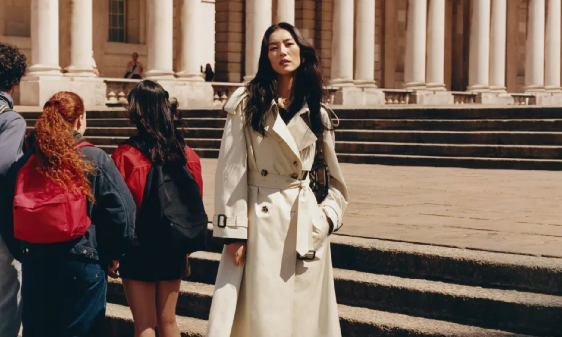 BURBERRY 发布 2025 外套系列大片