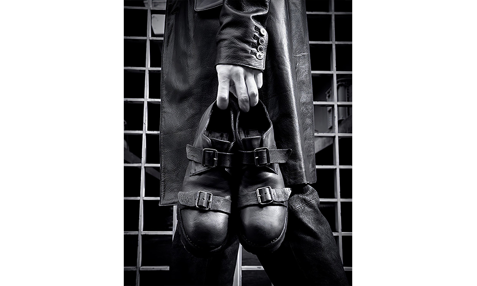 Guidi 与 Amanojak. 联手推出特别定制款双扣德比鞋