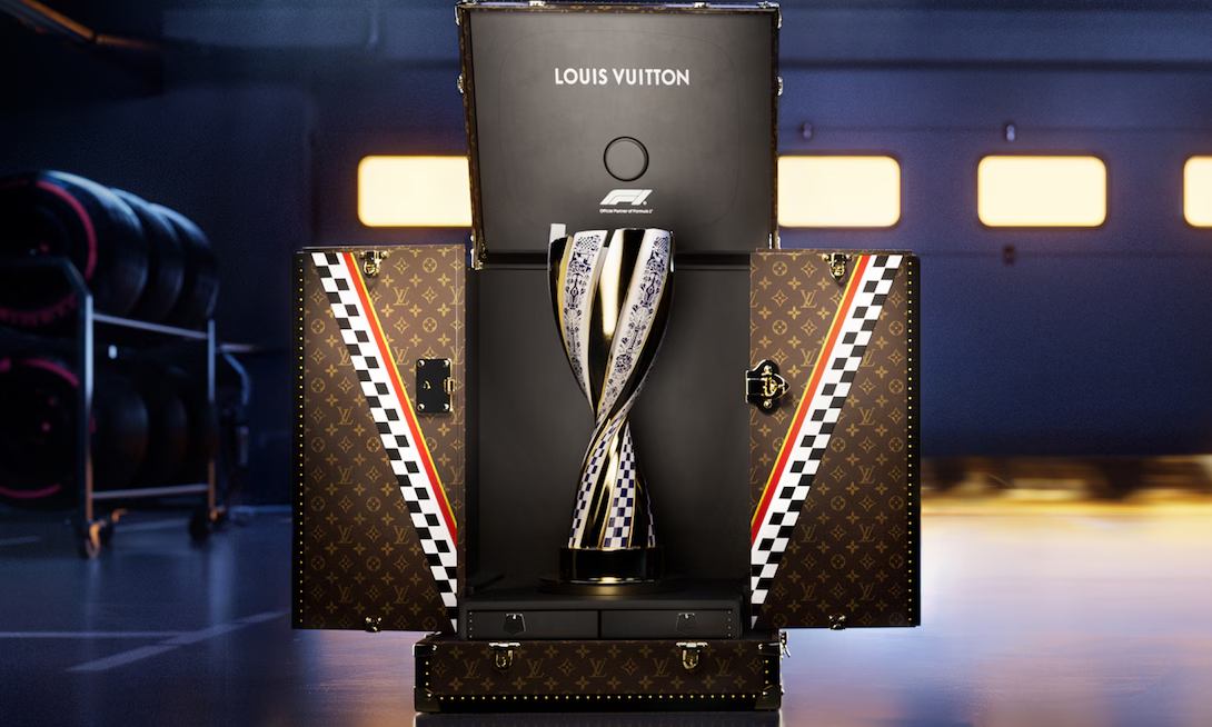 LOUIS VUITTON 为 F1 打造定制奖杯箱