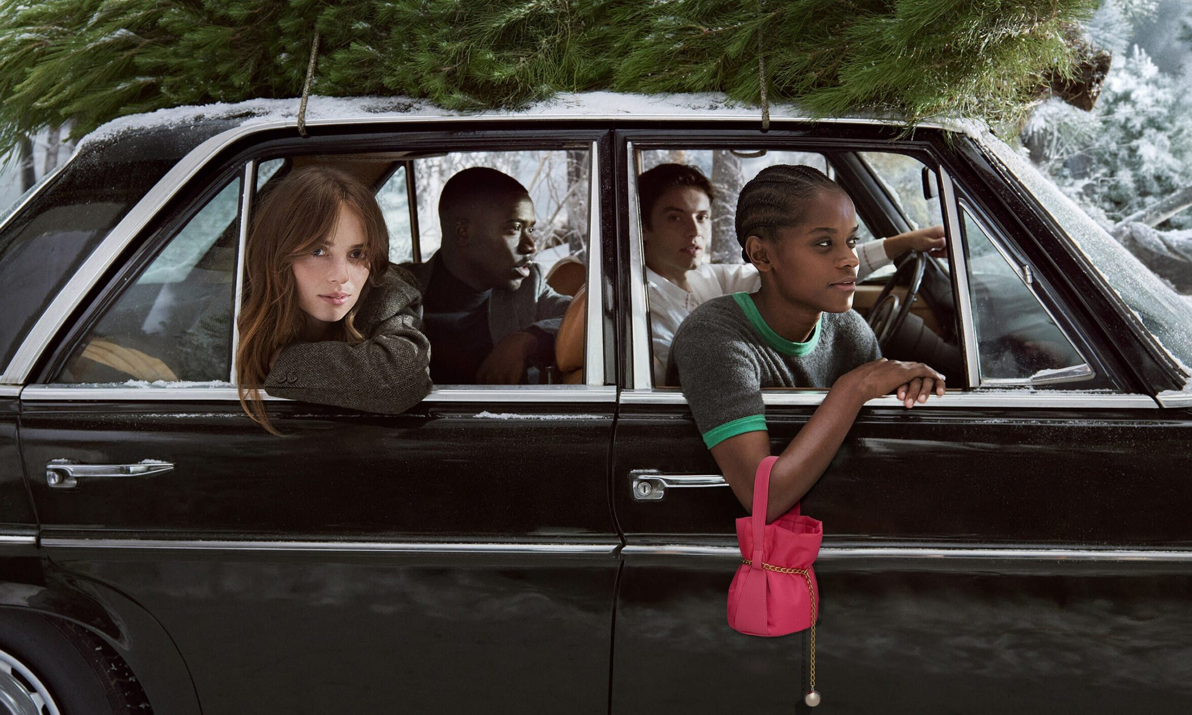 PRADA 发布 2025 假日系列广告