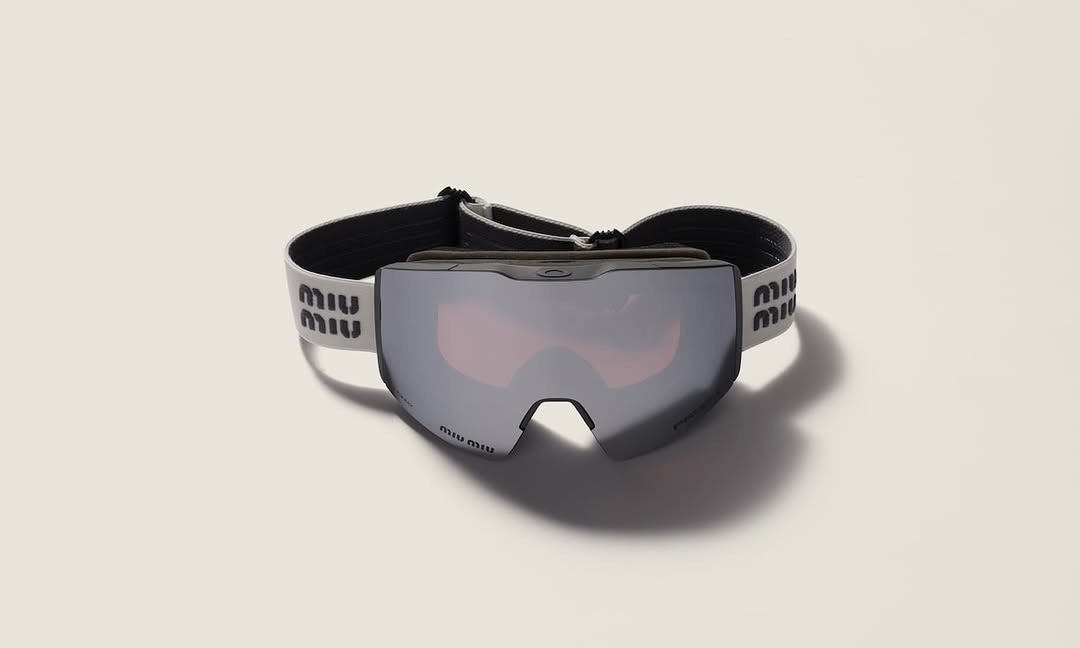 Miu Miu 携手 Oakley 推出特别版雪地护目镜