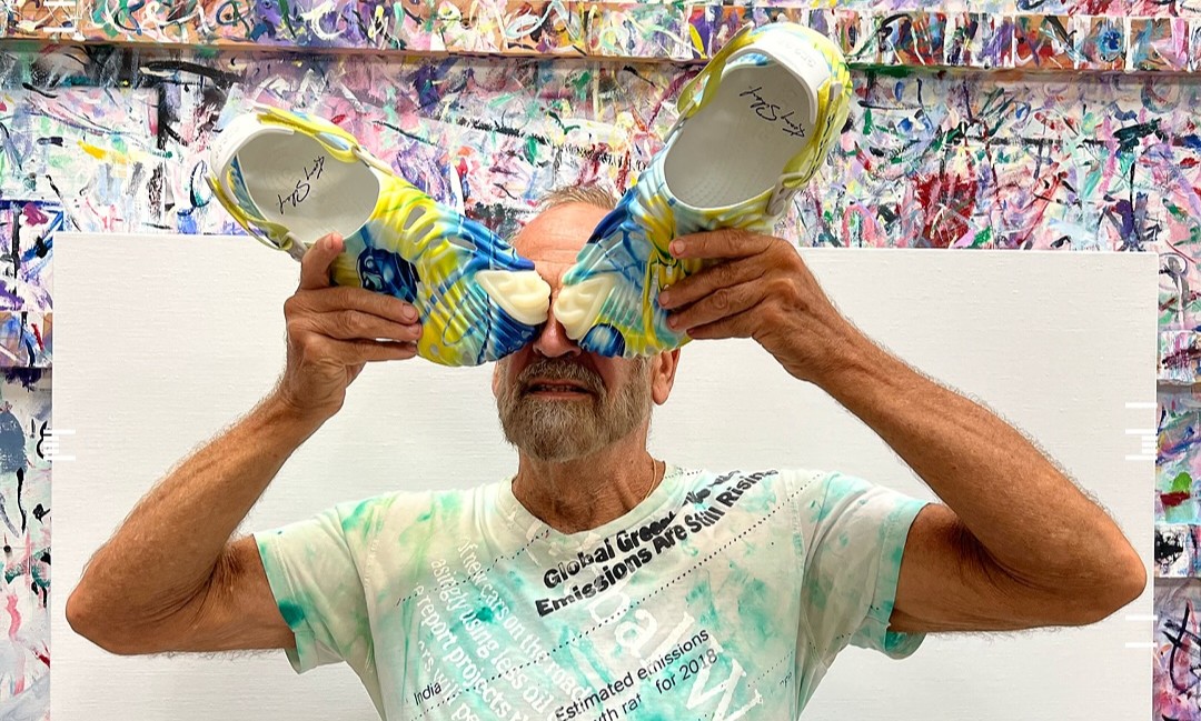 Salehe Bembury 携手波普艺术家 Kenny Scharf 推出新款 Crocs Pollex