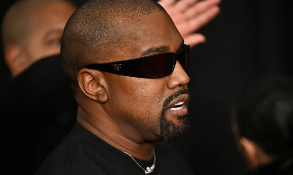 Ye 回应网传的「愿望清单」纯属伪造