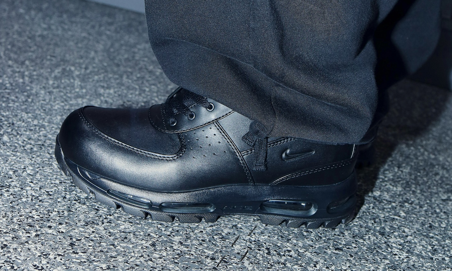 「翻红」的 Nike ACG Goadome 该怎么搭?