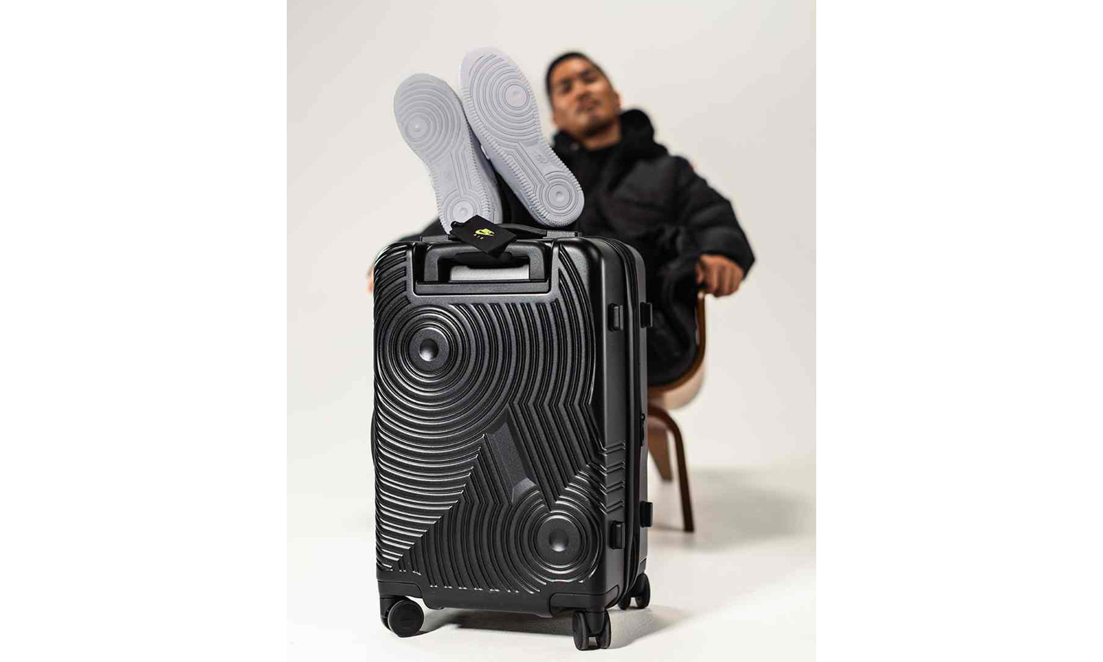 Nike 推出以 Air Force 1 为灵感的行李箱