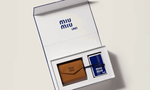 Miu Miu 推出限量版 UNO® 联名收藏套装
