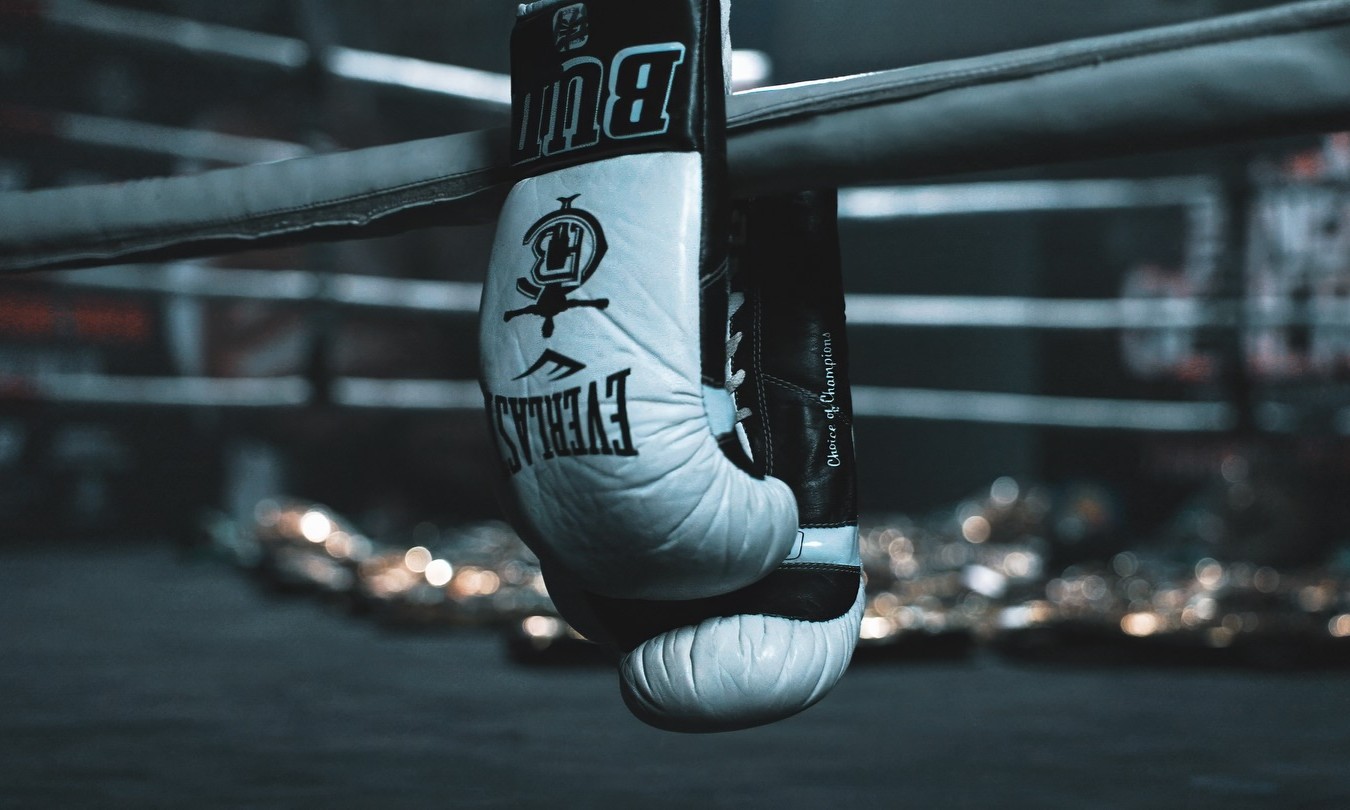 拳击冠军特伦斯·克劳福德突然宣布退役