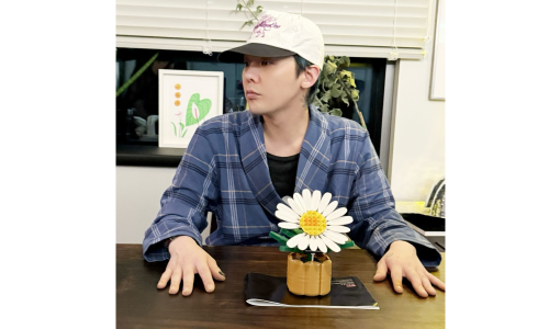 G-DRAGON 亲自设计小雏菊积木礼盒开放预购