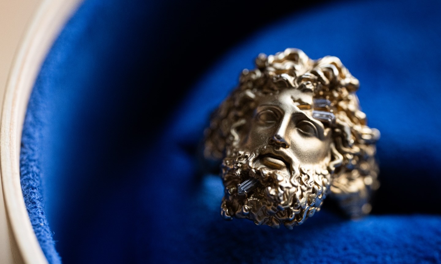 Daniel Arsham 发布「宙斯雕塑」金戒指