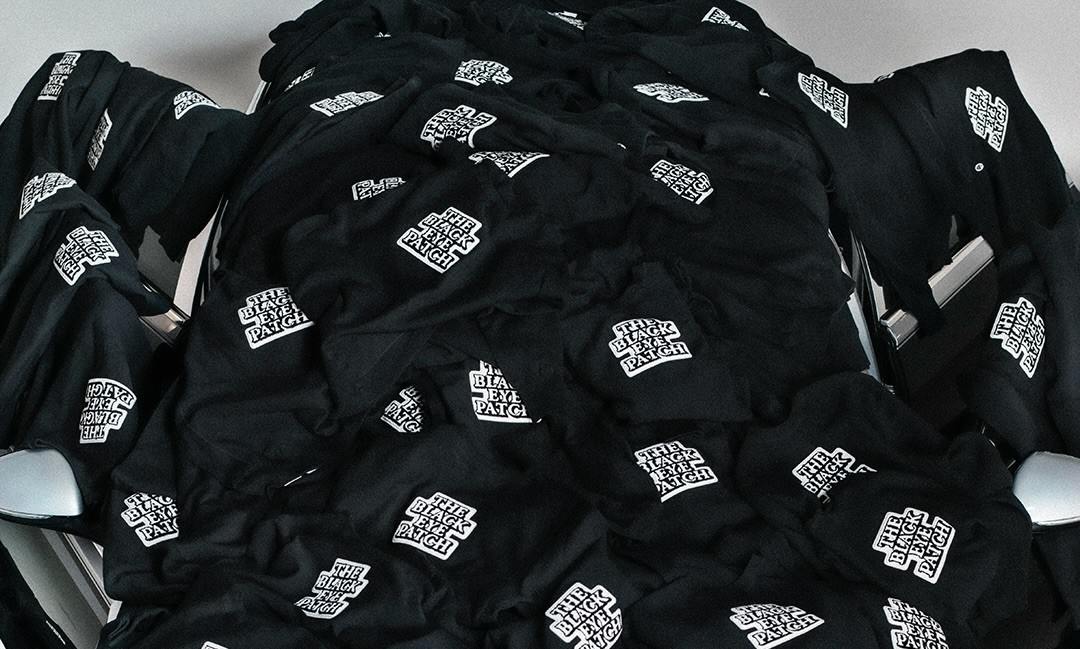 BlackEyePatch x Champion 推出特别定制款卫衣