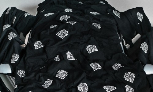 BlackEyePatch x Champion 推出特别定制款卫衣