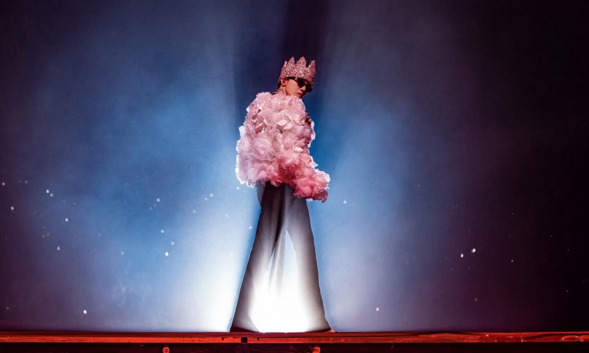 G-DRAGON「回来了」，但又「没完全回来」