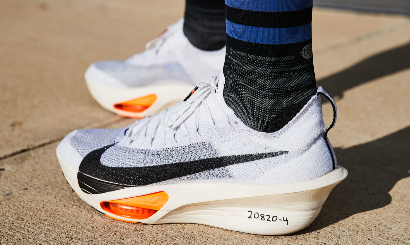 这个时代，专业运动员穿的都没有中学生「专业」…