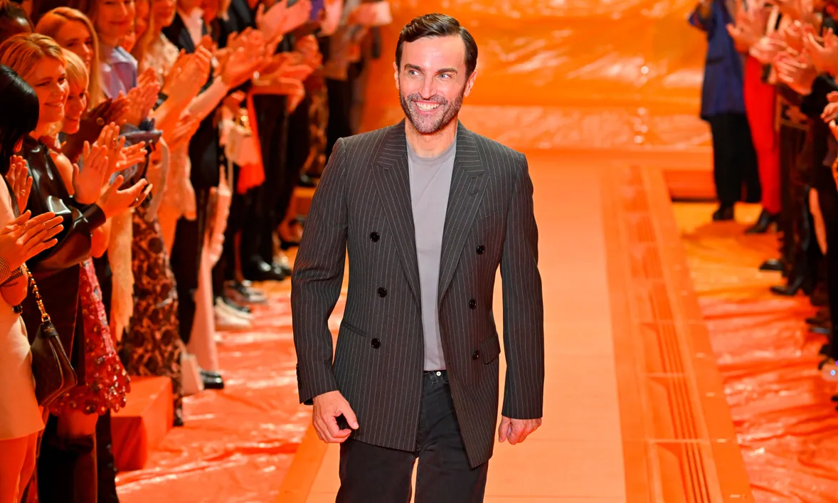 LOUIS VUITTON 女装创意总监 Nicolas Ghesquière 获封法国荣誉军团勋章