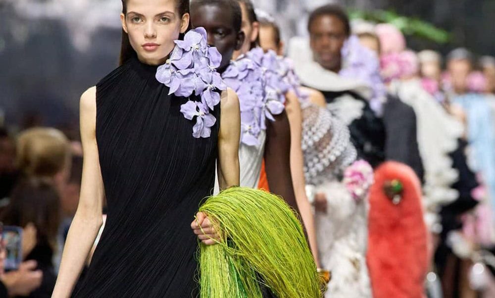 Jonathan Anderson 为 DIOR 设计的首个高定系列亮相