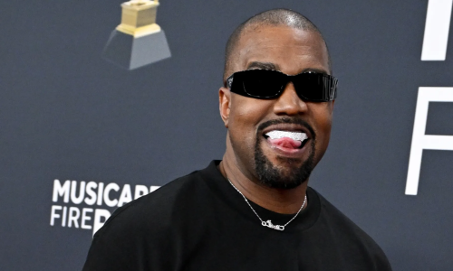 Ye 新专辑《BULLY》再度延期…