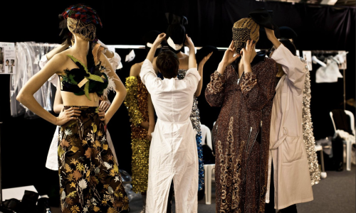 罕见…奢侈品牌把「内部机密」全公开了