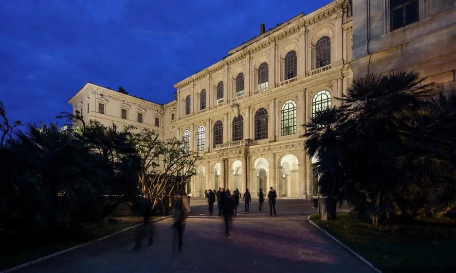 VALENTINO 将首次于罗马巴贝里尼宫办秀