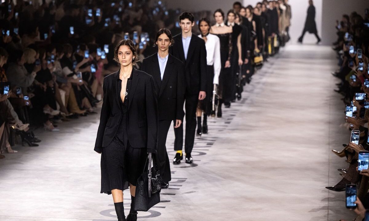 Maria Grazia Chiuri 于  FENDI 首秀揭晓