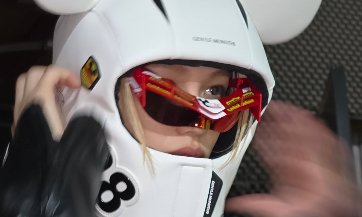 Stray Kids 成员 Felix 率先曝光 Gentle Monster x Disney x F1 合作单品