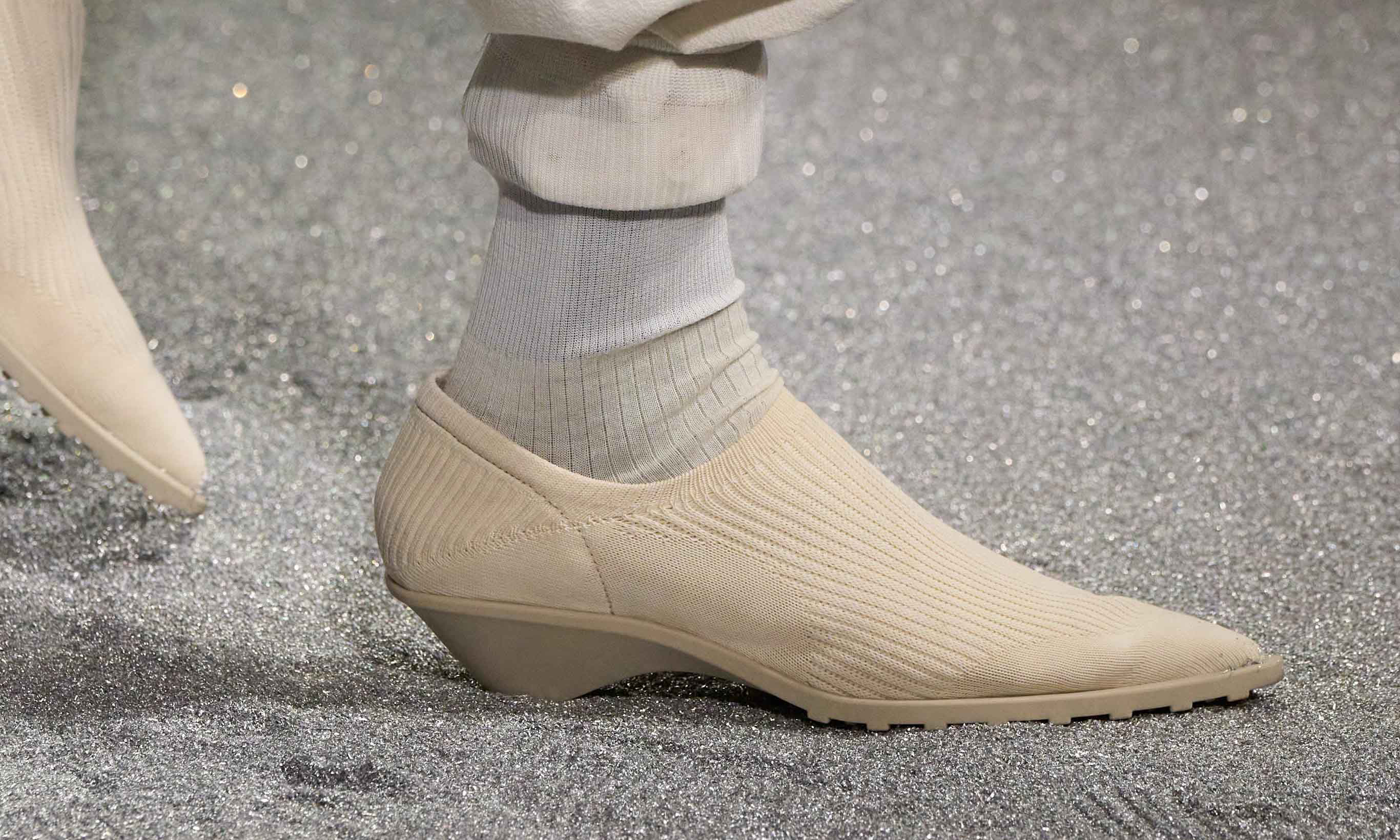 CAMPER 再度携手 ISSEY MIYAKE 发布全新联名系列鞋款