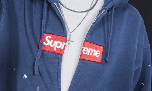 狂排队、高溢价，多久没见过 Supreme 这么「爆」了？