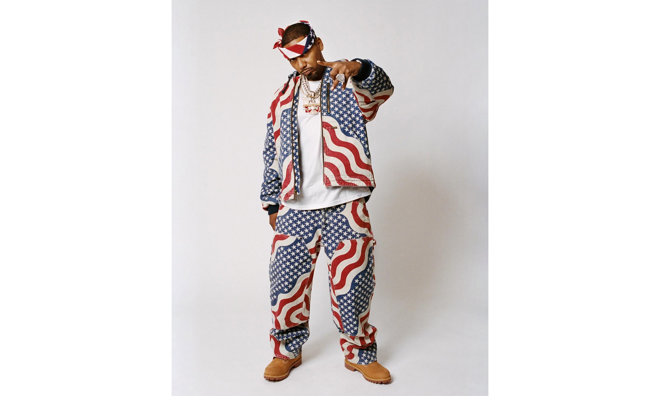 Supreme 重现 Juelz Santana 2003 年经典造型