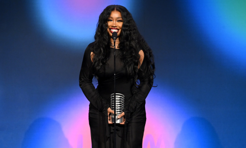 SZA 首获 RIAA 钻石认证