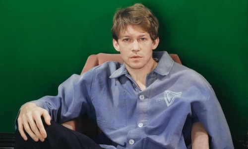 JW Anderson 与 Guinness 再度携手推出联名系列