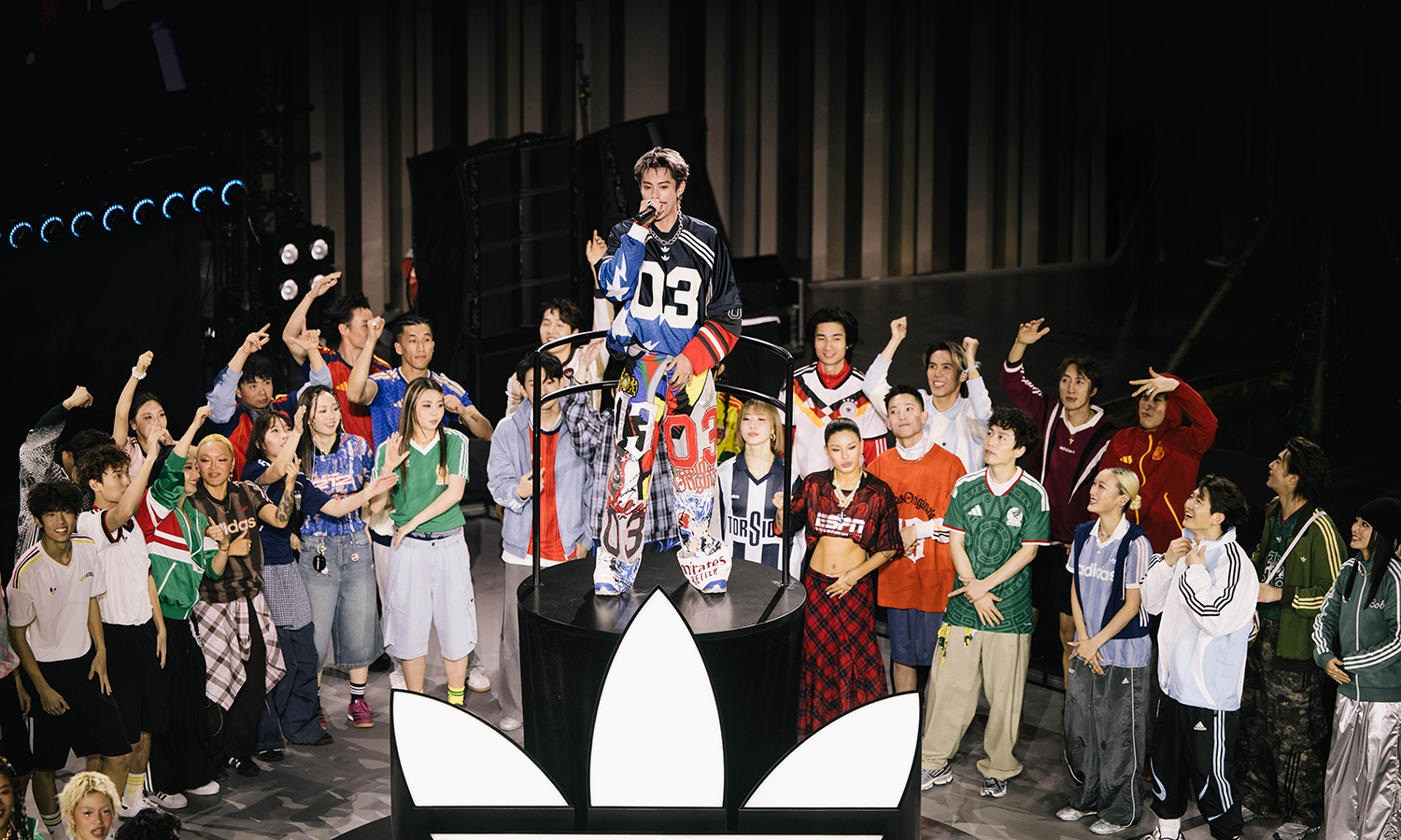 连接生活与赛场，阿迪达斯复古足球市集登陆上海