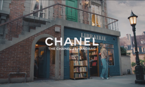 Margot Robbie 出演 CHANEL 25 手袋广告大片