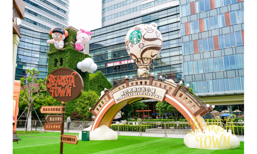 星巴克全球首个熊店长小镇空降上海