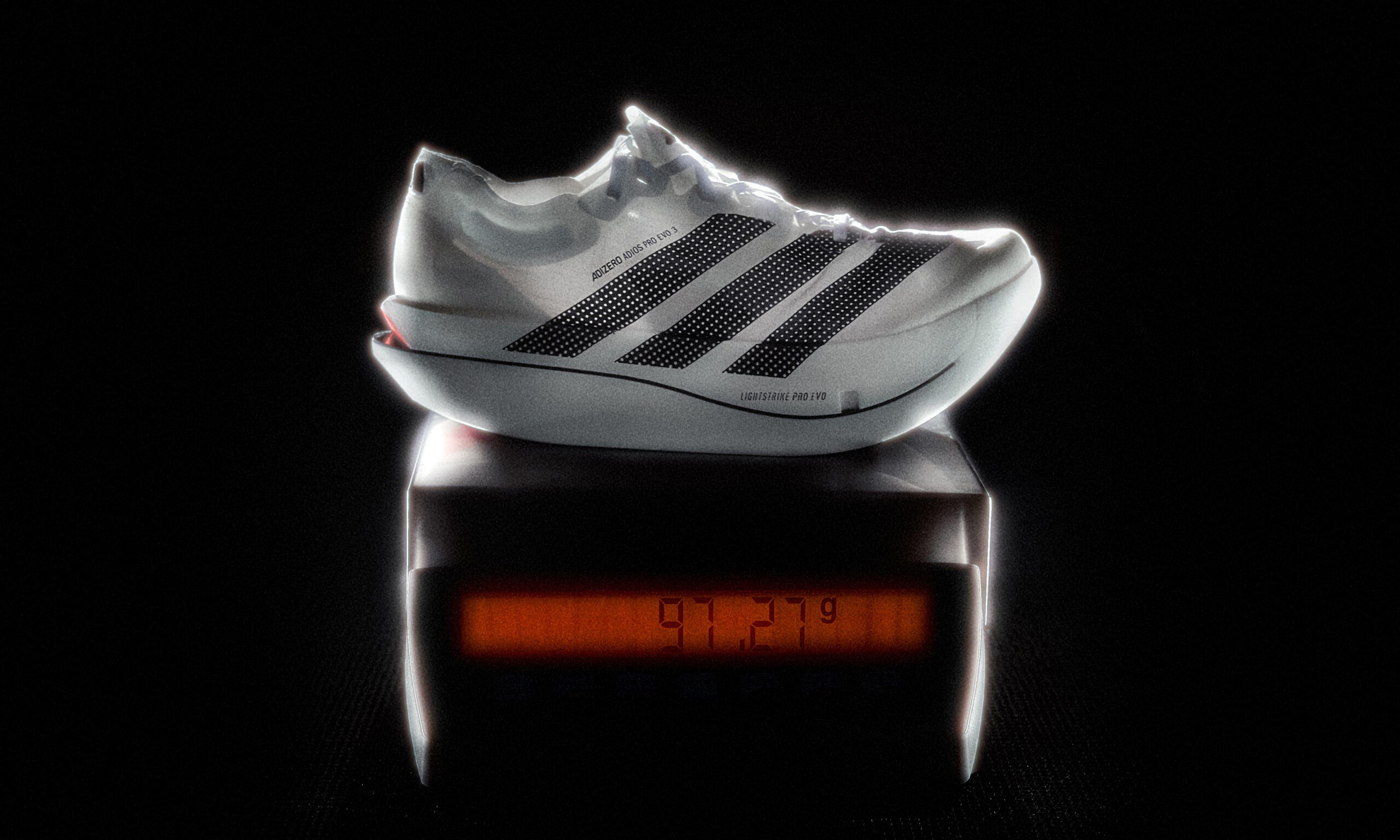 adidas 正式发布 Adizero Adios Pro Evo 3 竞速跑鞋