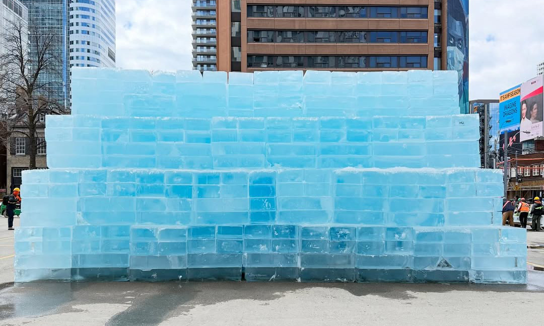 Drake 把《ICEMAN》的发布日期藏在了一座「冰雕」里