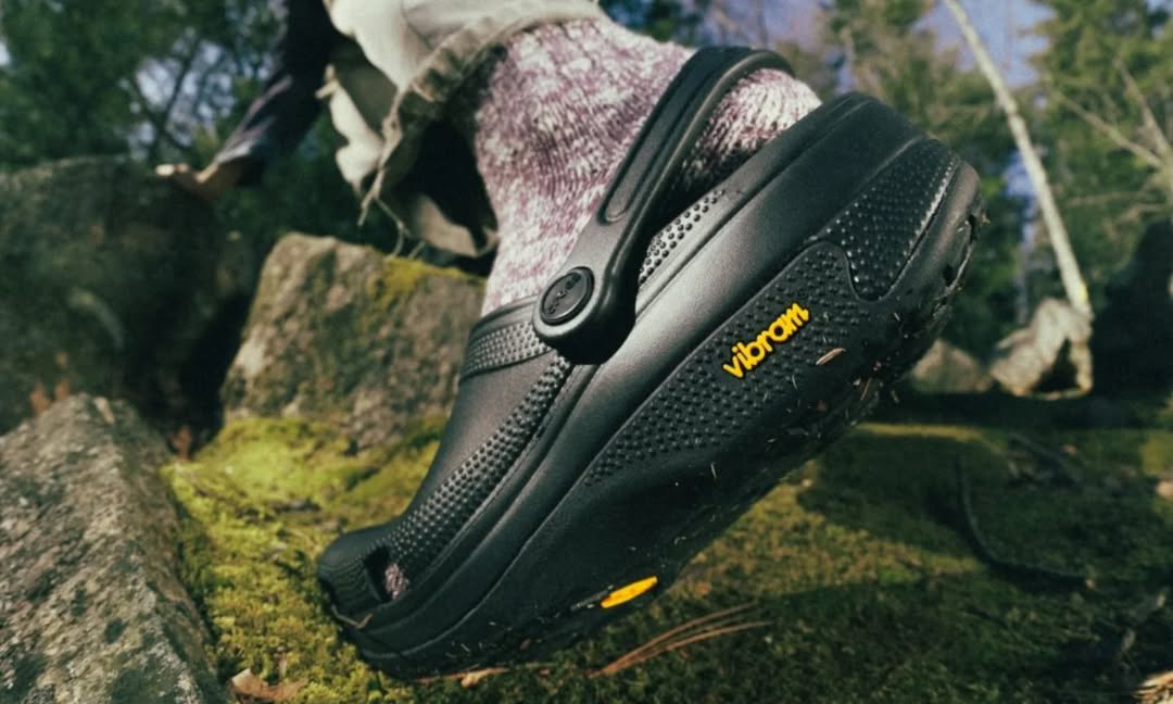 你熟悉的 Crocs 洞洞鞋现在有了「V 底」加持