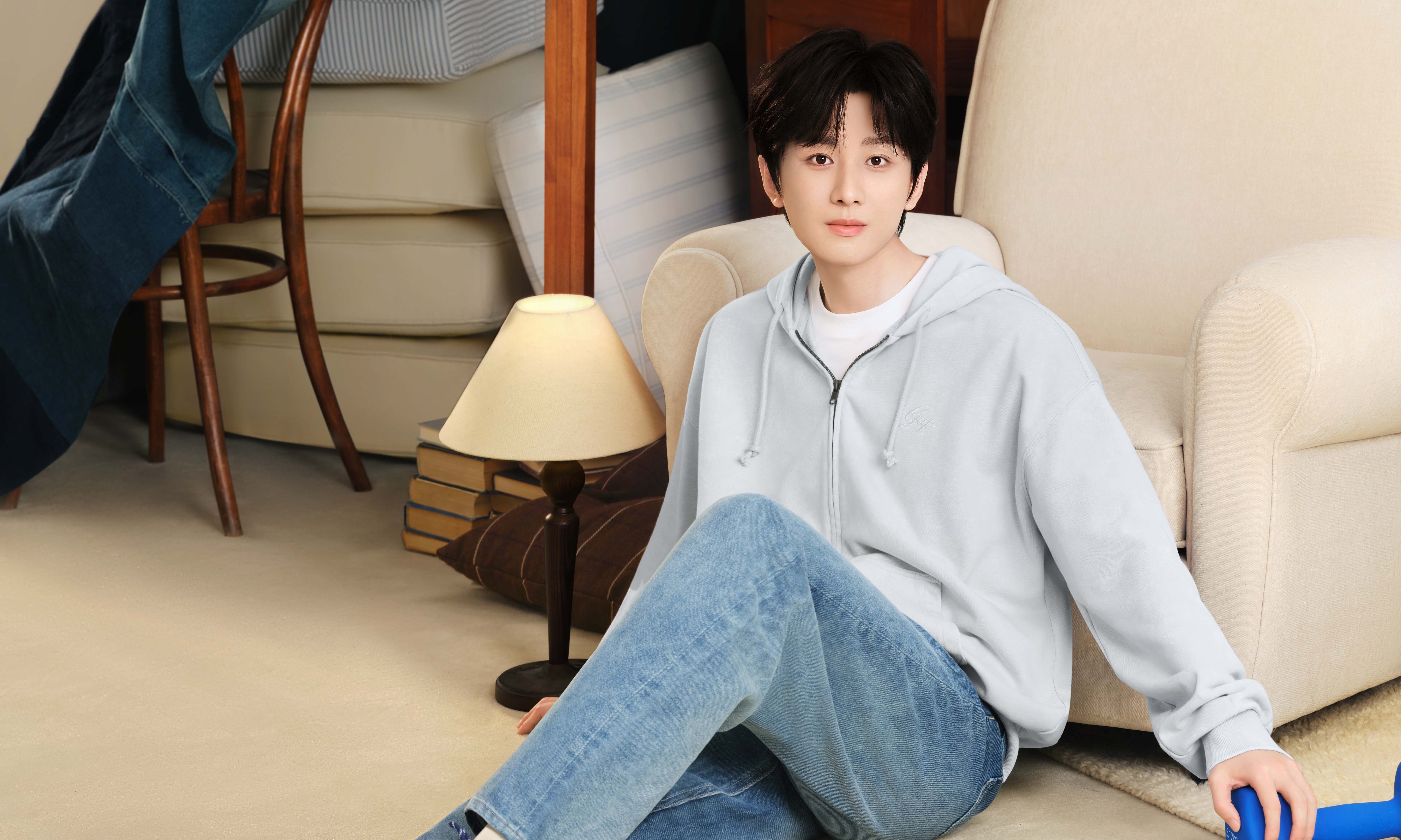 GAP 携手成毅释出 2026 春夏大片