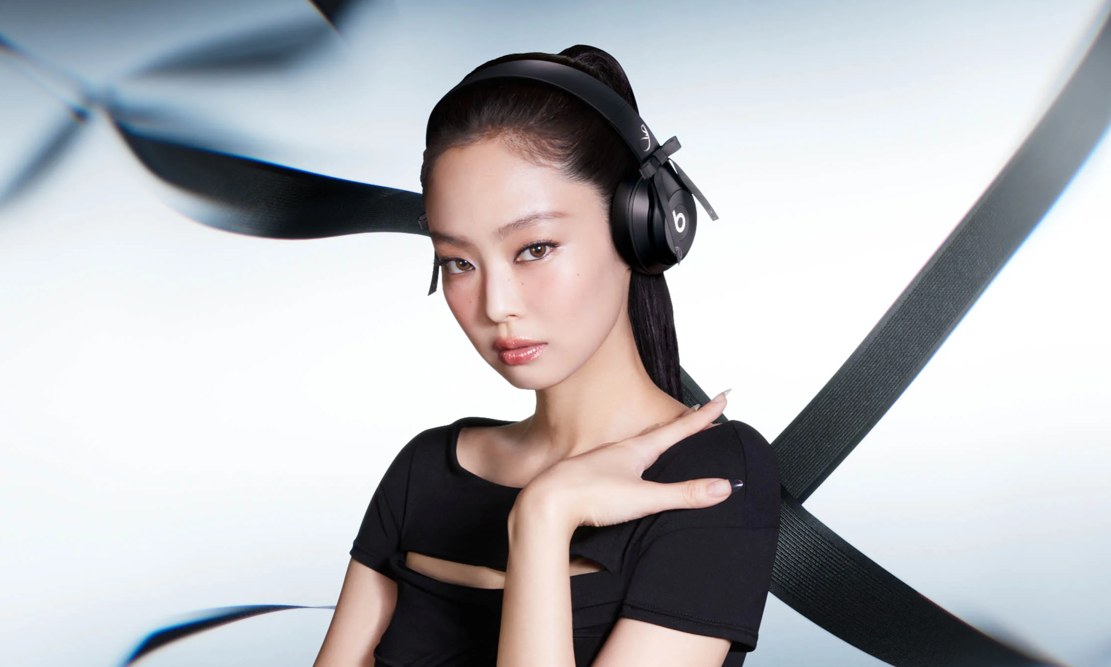 Beats by Dre x Jennie 全新联名款耳机即将发售