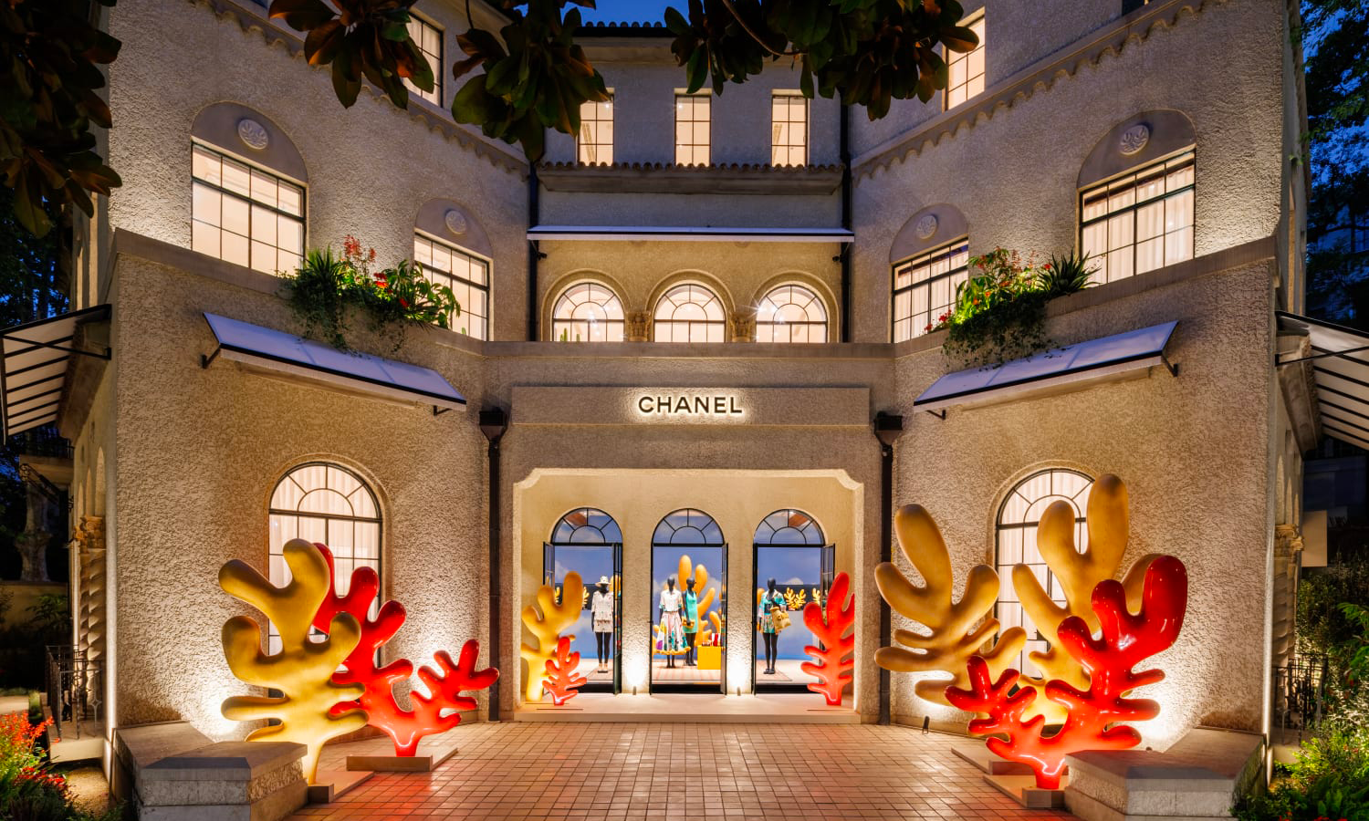 CHANEL COCO BEACH 2026 系列上海限时精品店启幕