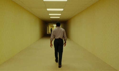 A24 恐怖电影《Backrooms》未公开剧照曝光