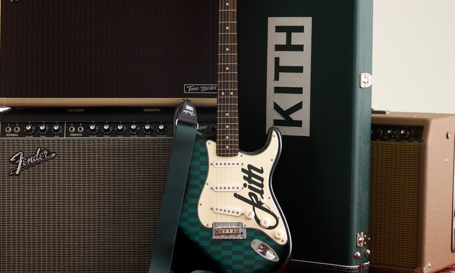 KITH 携手 Fender 推出周年纪念款吉他