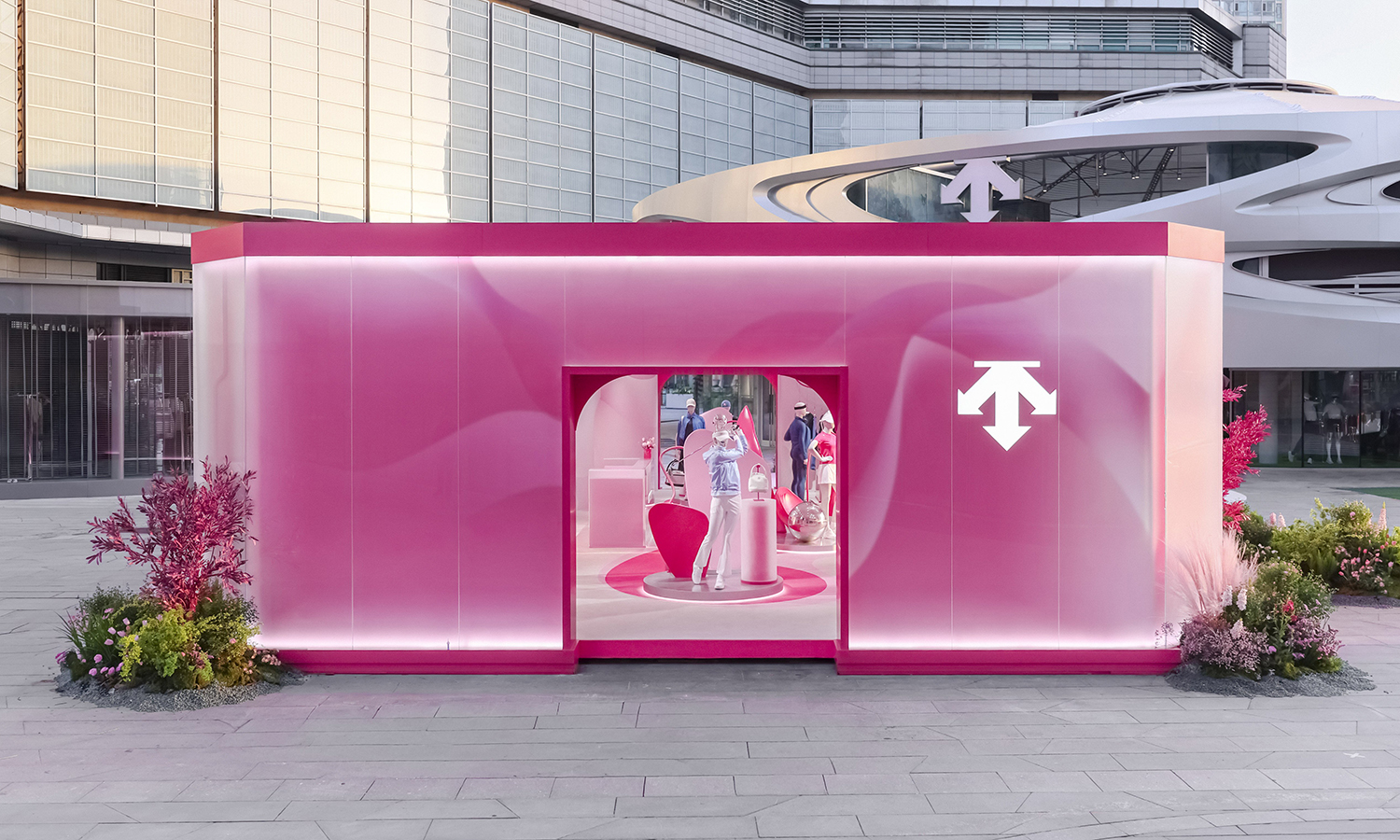 DESCENTE 迪桑特「此刻蓄能绽放」春日花海限时主题空间登陆北京