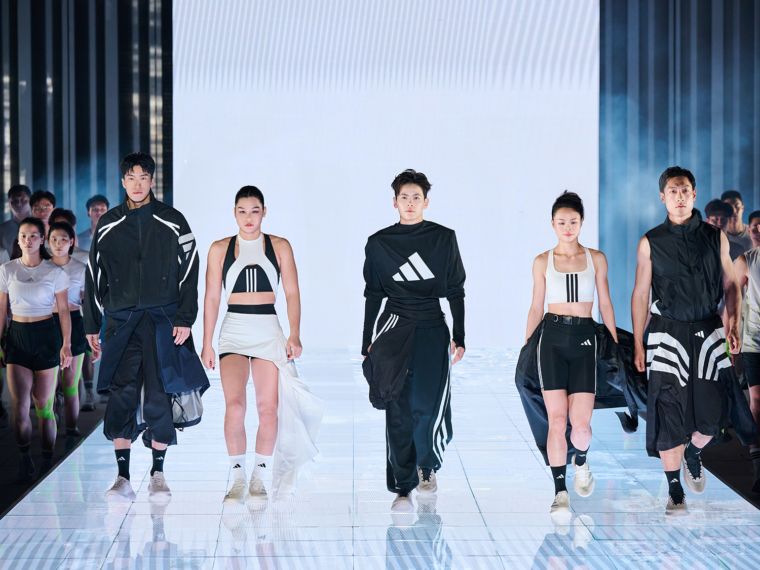 阿迪达斯全球创新发布会：「CLIMACOOL 未来美术馆」亮相上海