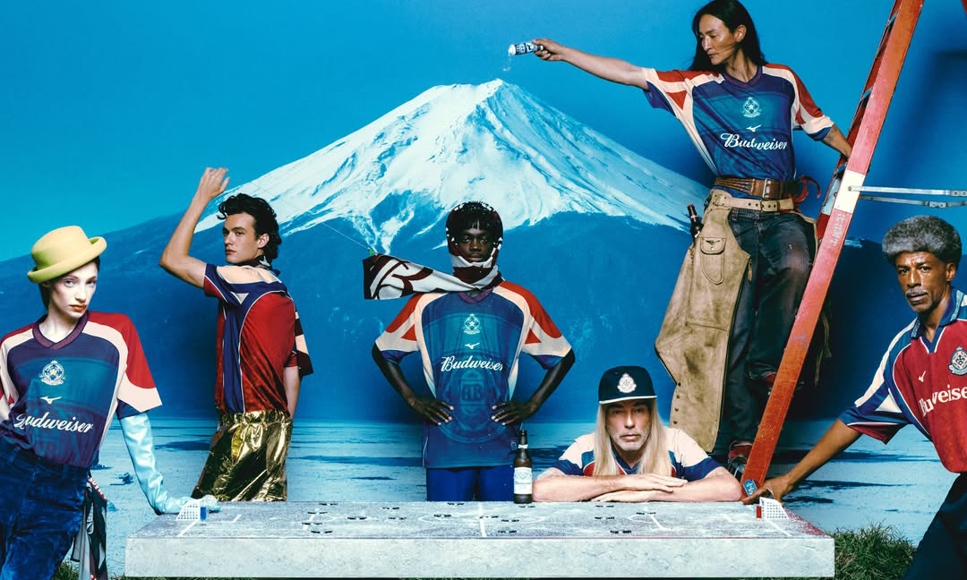 Mizuno 携手 Budweiser 推出全新联名系列「Legends United」