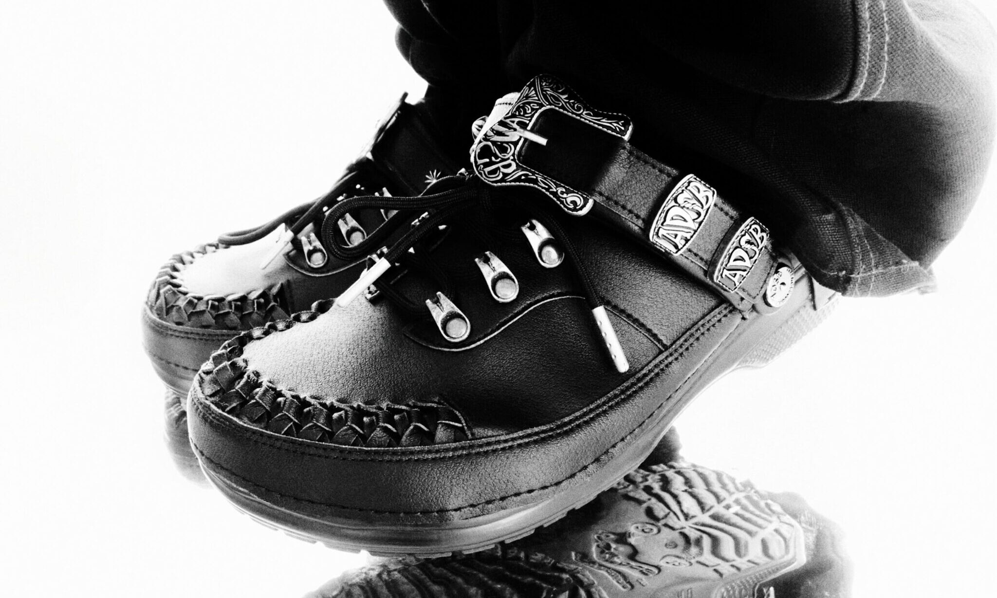 Andersson Bell x Crocs 联名系列登场
