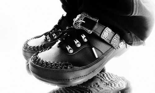Andersson Bell x Crocs 联名系列登场