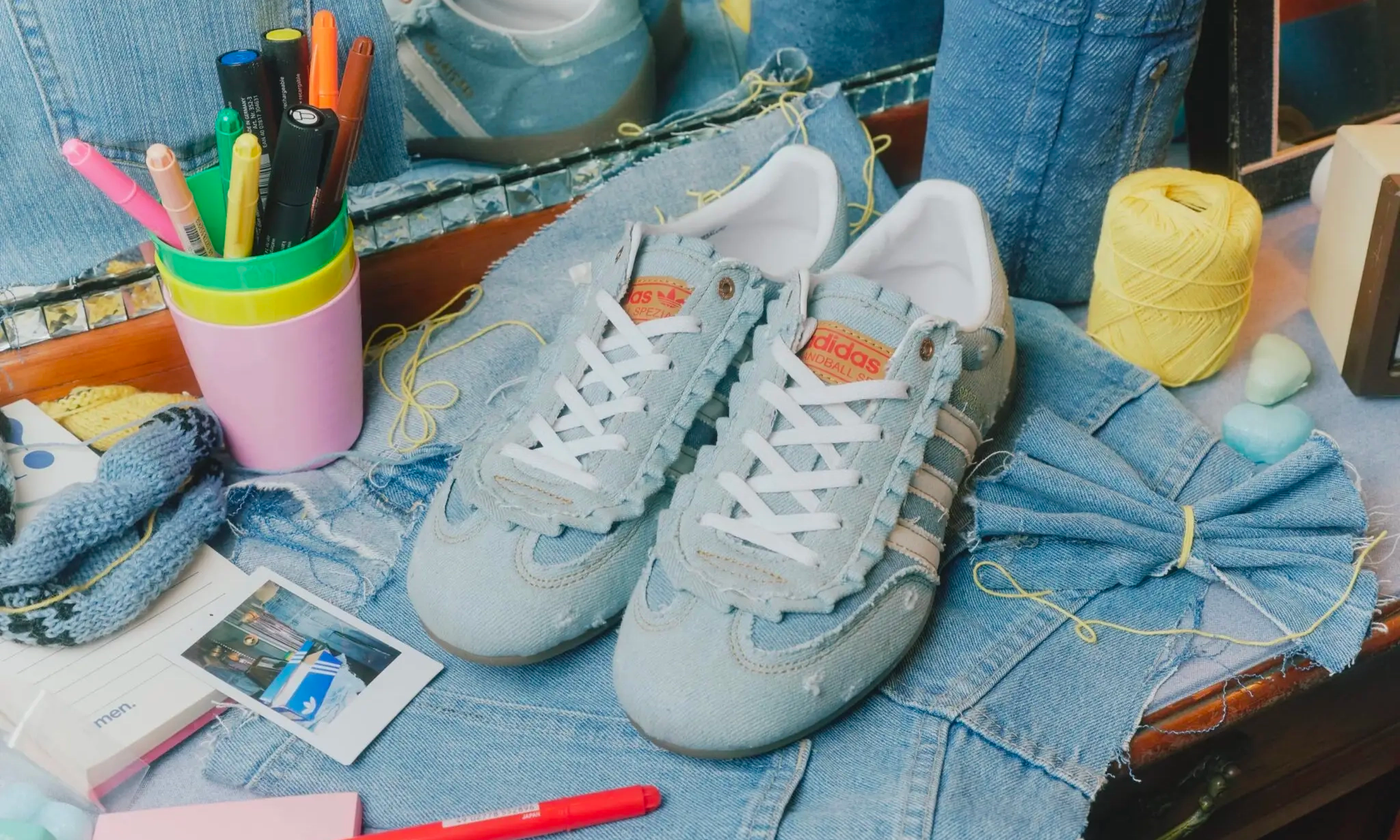 atmos pink 携手 adidas Originals 推出全新合作鞋款