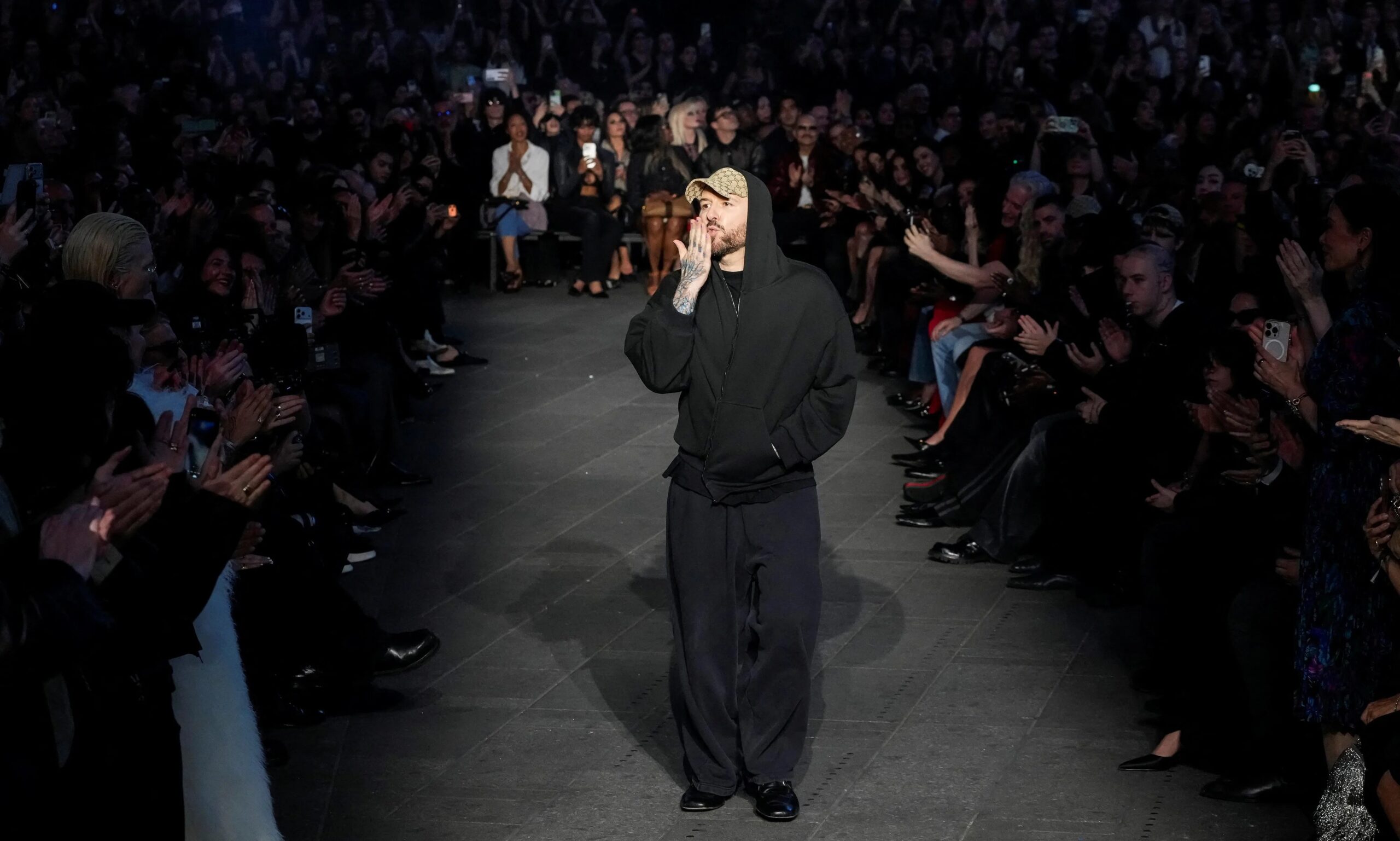 从奢侈品牌到「人格标签」？Demna 想重写 GUCCI