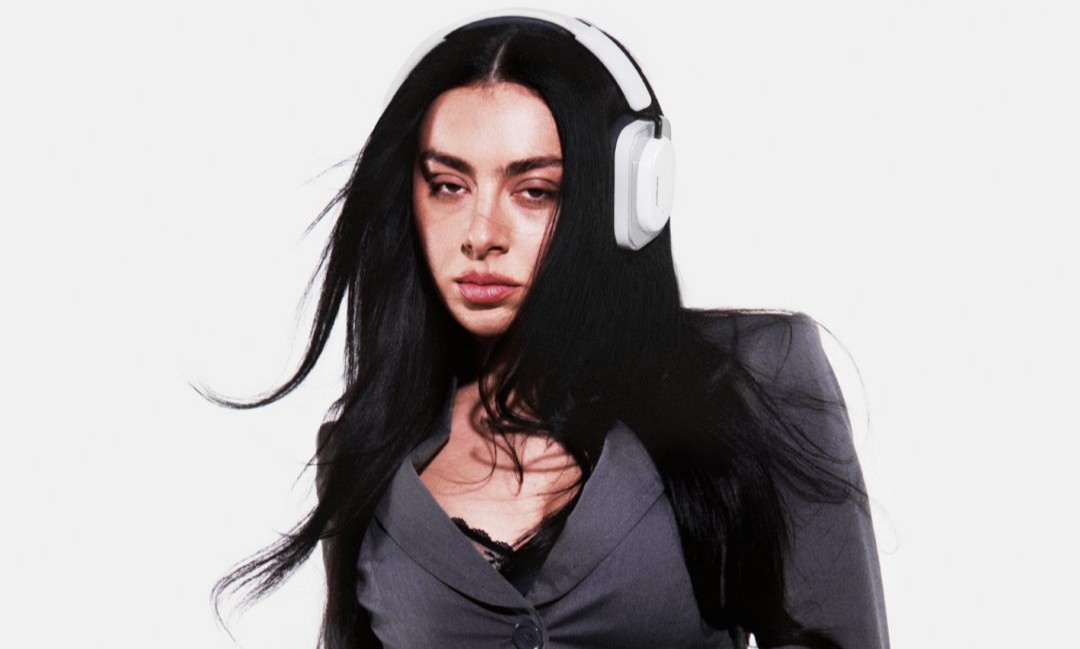 Charli XCX 入股 Nothing 并出任首位全球品牌大使