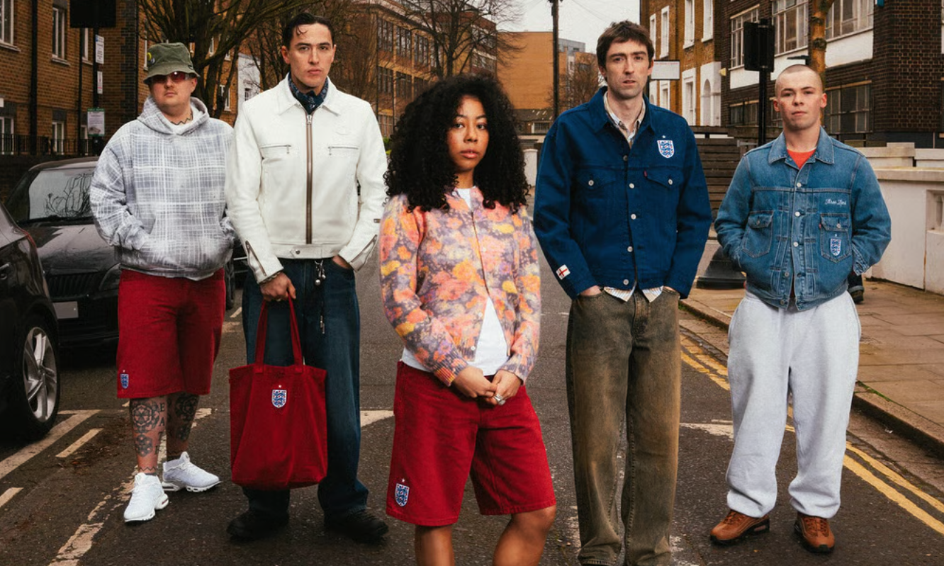 Levi’s® 联手英格兰足球协会推出服饰系列