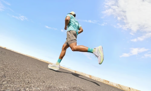 ASICS 2026 年 Q1 业绩大涨